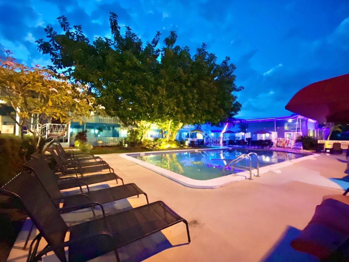 Malibu Resort Motel Сант Пит Бич Экстерьер фото