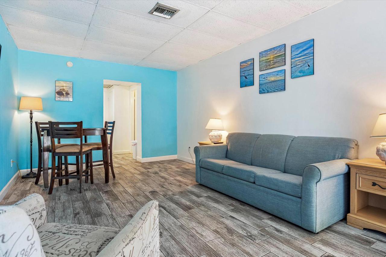Malibu Resort Motel Сант Пит Бич Экстерьер фото