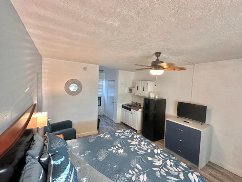 Malibu Resort Motel Сант Пит Бич Экстерьер фото